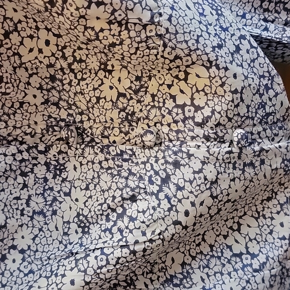 Influence off the shoulder crop top in ditsy blue floral.  NWOT.  Gorgeous. - Picture 5 of 7